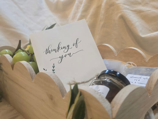 ✨ Herbal Wellness Gift Box – Tea, Honey & Fresh Fruits ✨